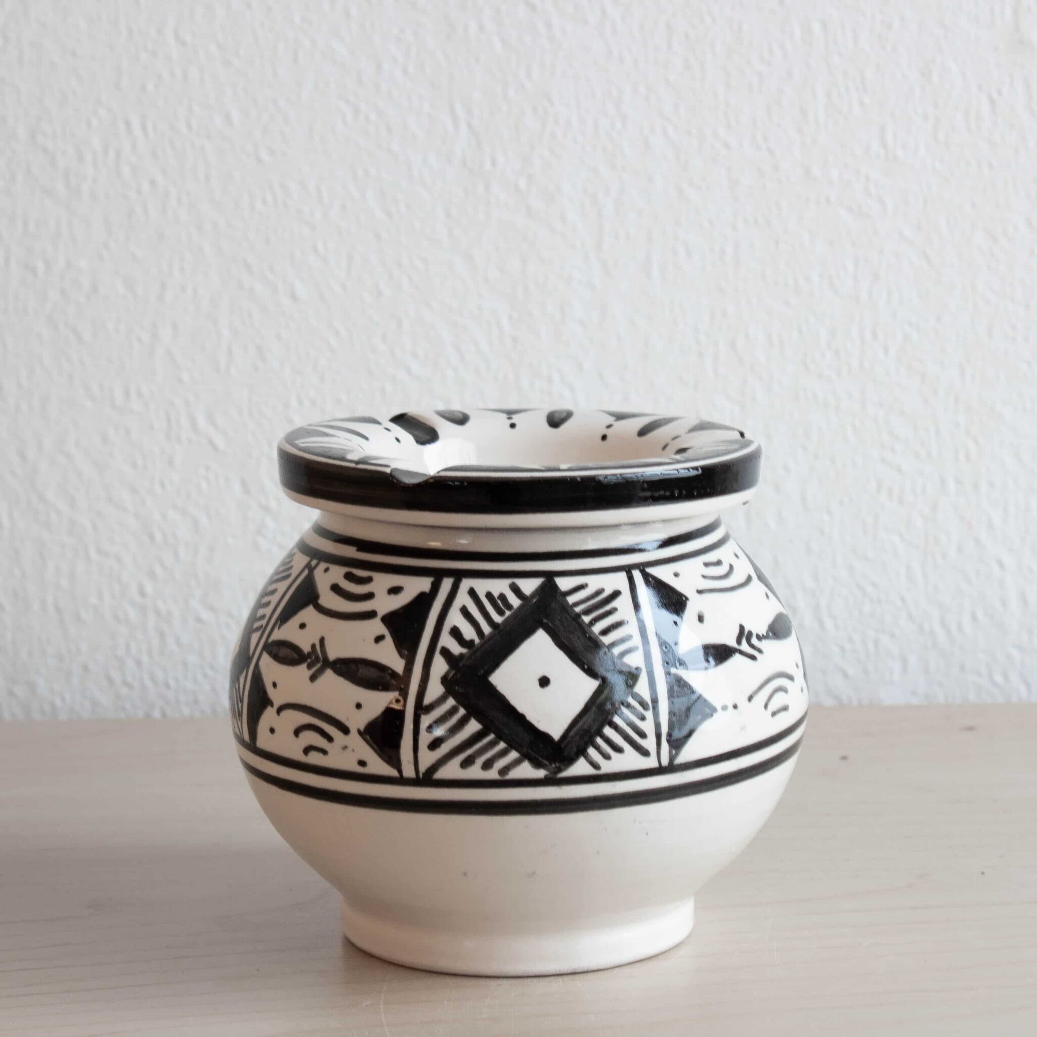 Marokkanischer Aschenbecher TFAYA in schwarz weiß