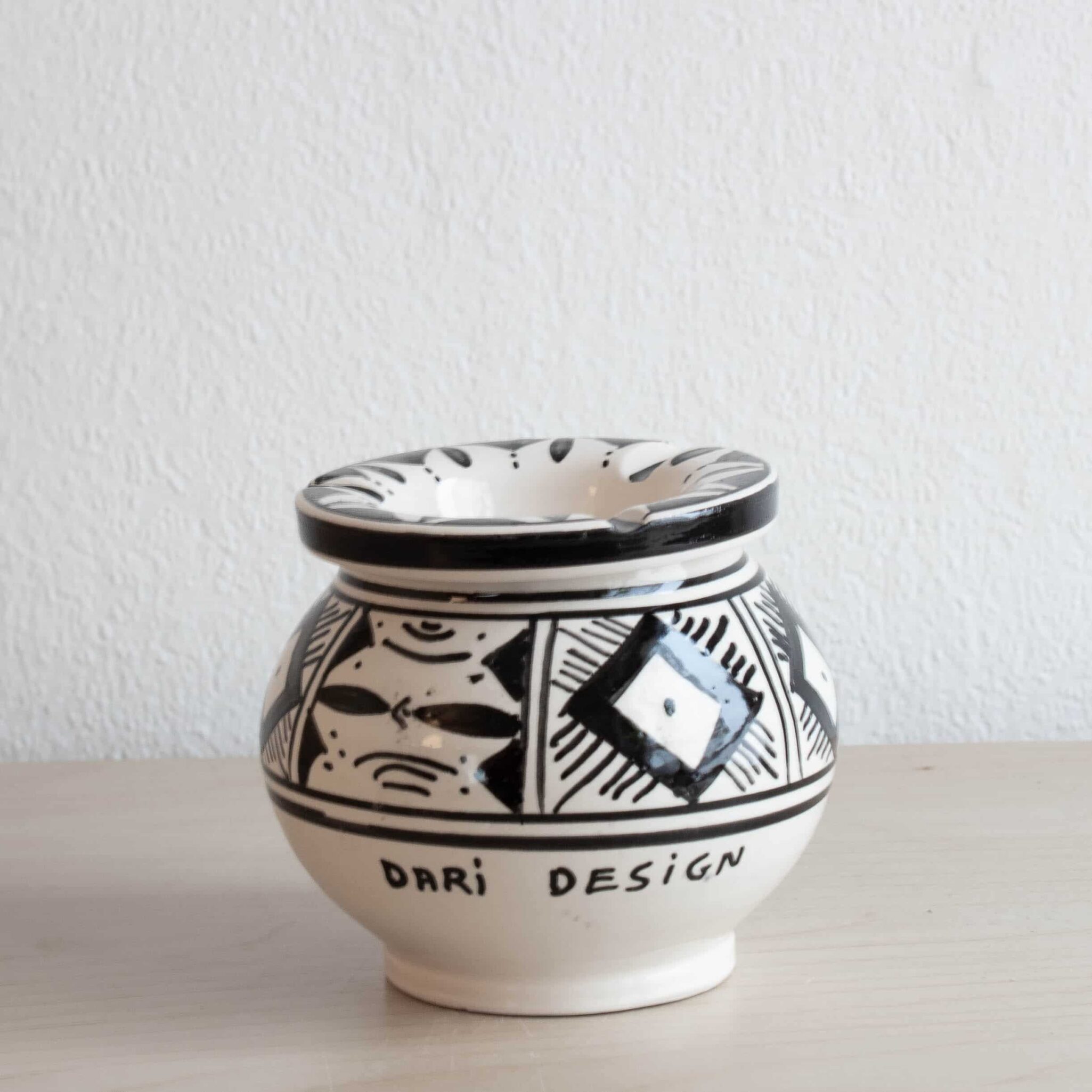 Marokkanischer Aschenbecher TFAYA in schwarz weiß Marokkanischer Aschenbecher TFAYA in schwarz weiß