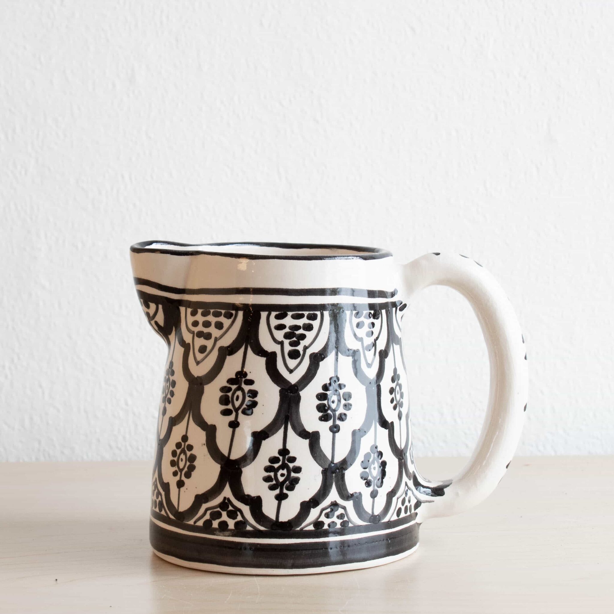 Marokkanischer Kanne DOTS in schwarz weiß Marokkanischer Kanne DOTS in schwarz weiß