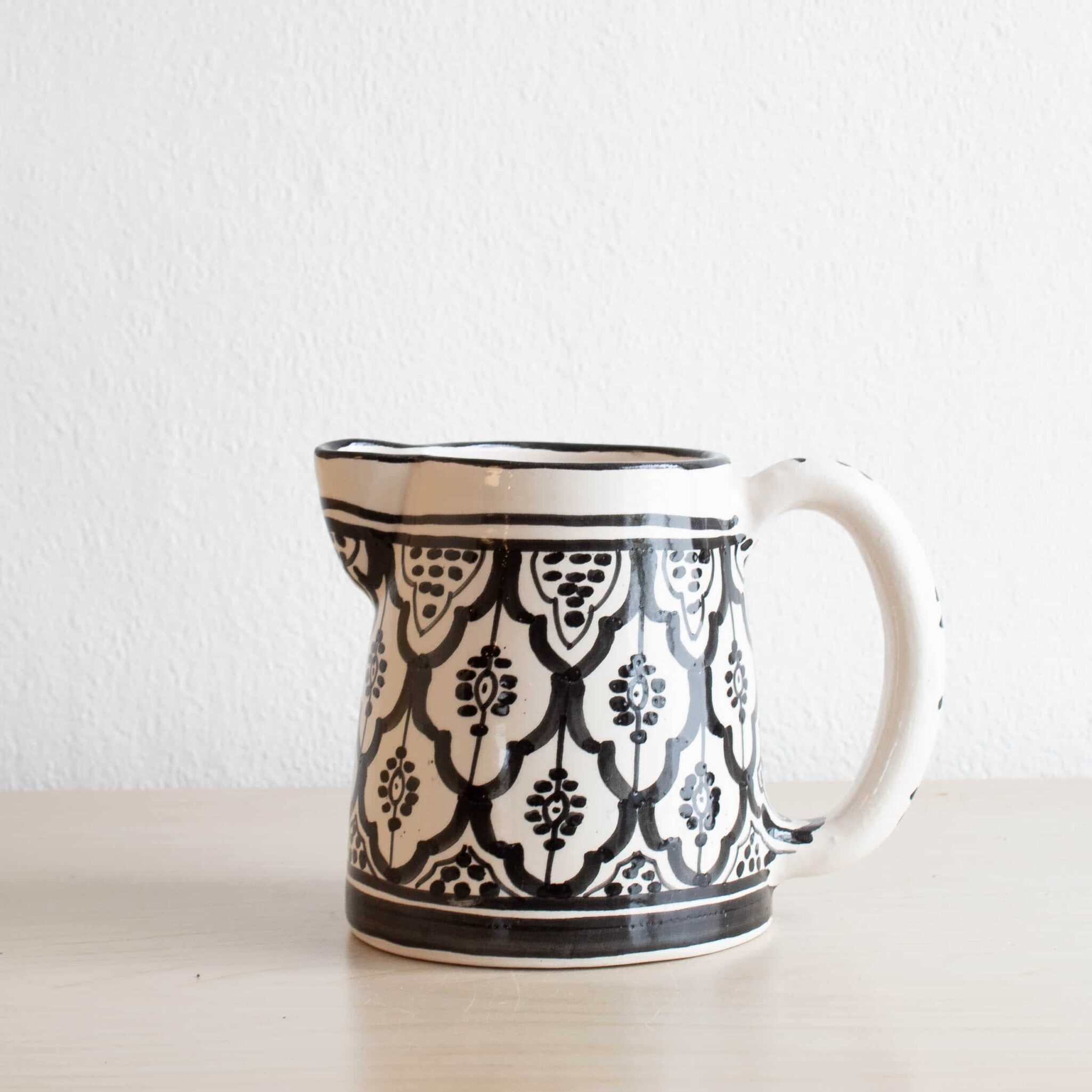 Marokkanischer Kanne DOTS in schwarz weiß Marokkanischer Kanne DOTS in schwarz weiß