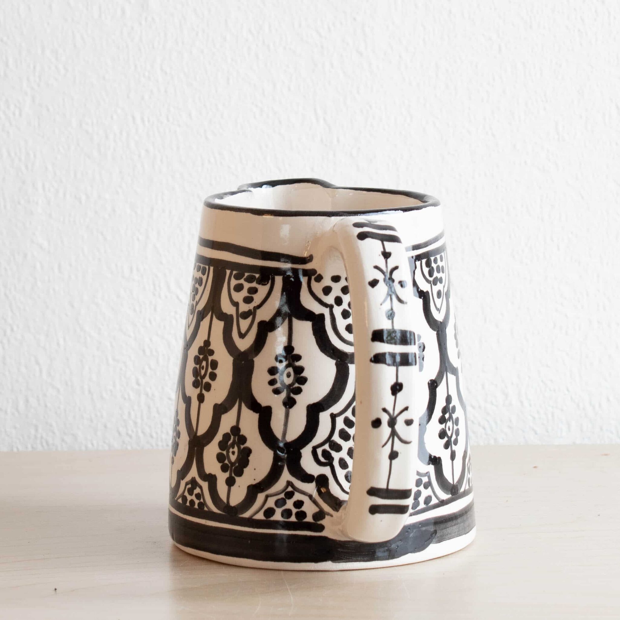 Marokkanischer Kanne DOTS in schwarz weiß Marokkanischer Kanne DOTS in schwarz weiß