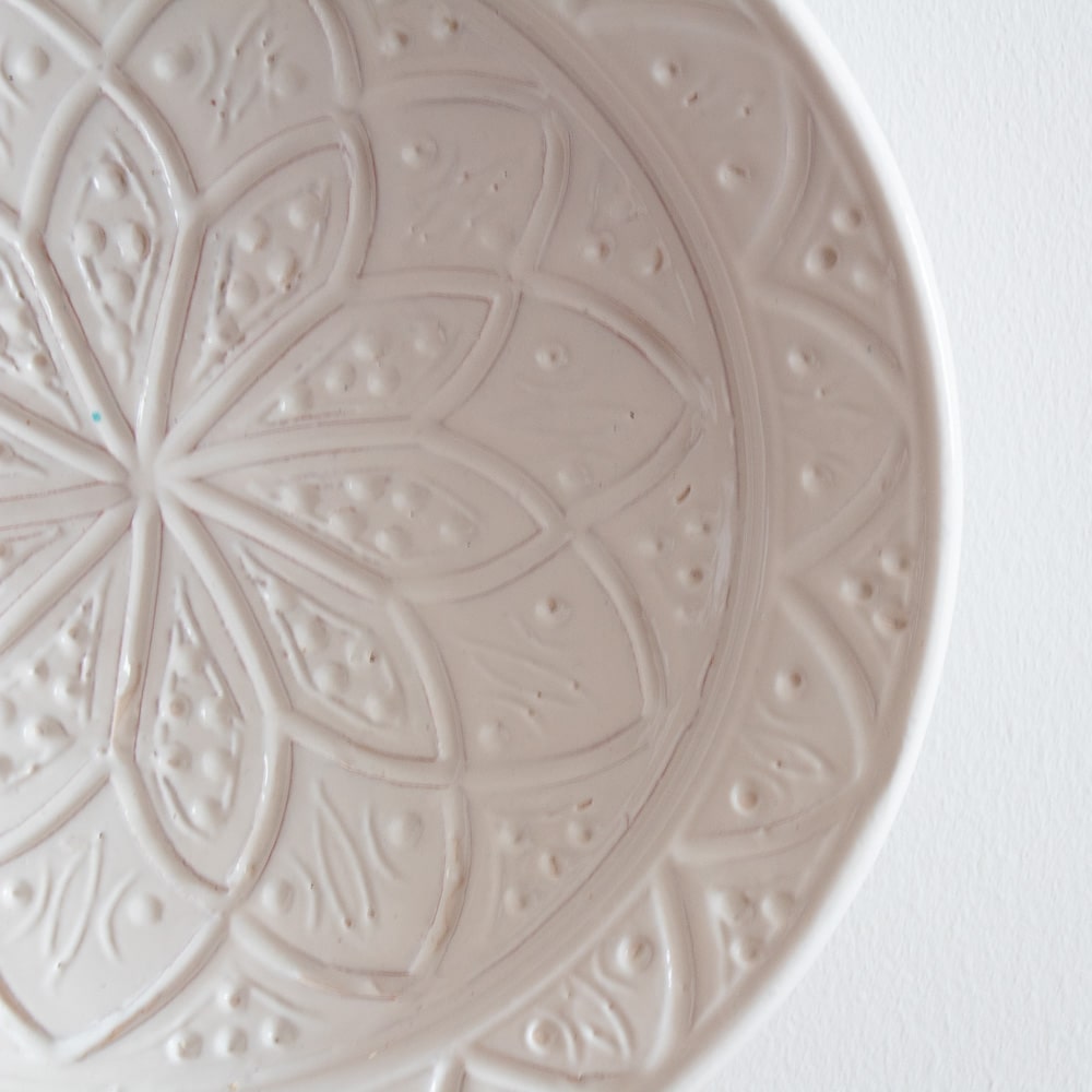 Marokkanischer Teller mit Struktur WHITE Marokkanischer Teller mit Struktur WHITE