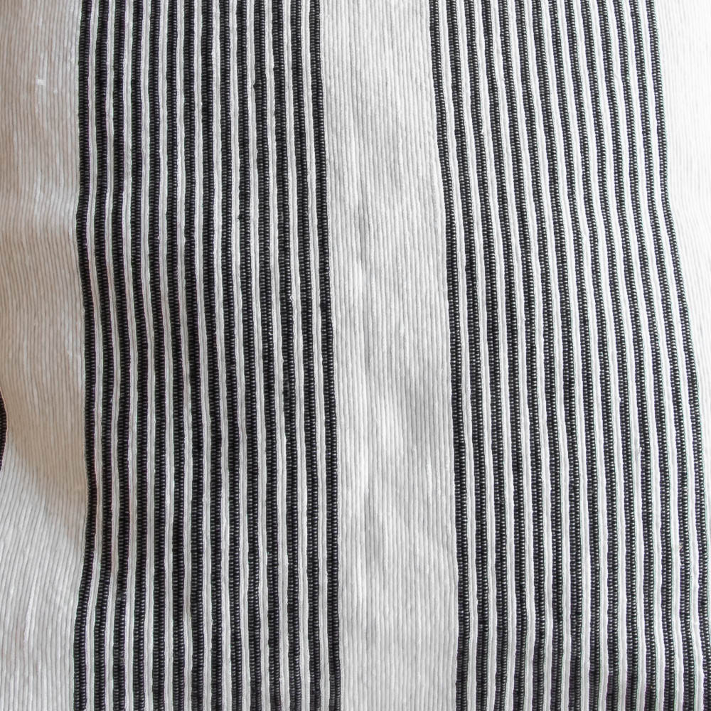 Pompom Kissen ASFARI schwarz weiร mit senfgelben Tasseln Pompom Kissen ASFARI schwarz weiร mit senfgelben Tasseln