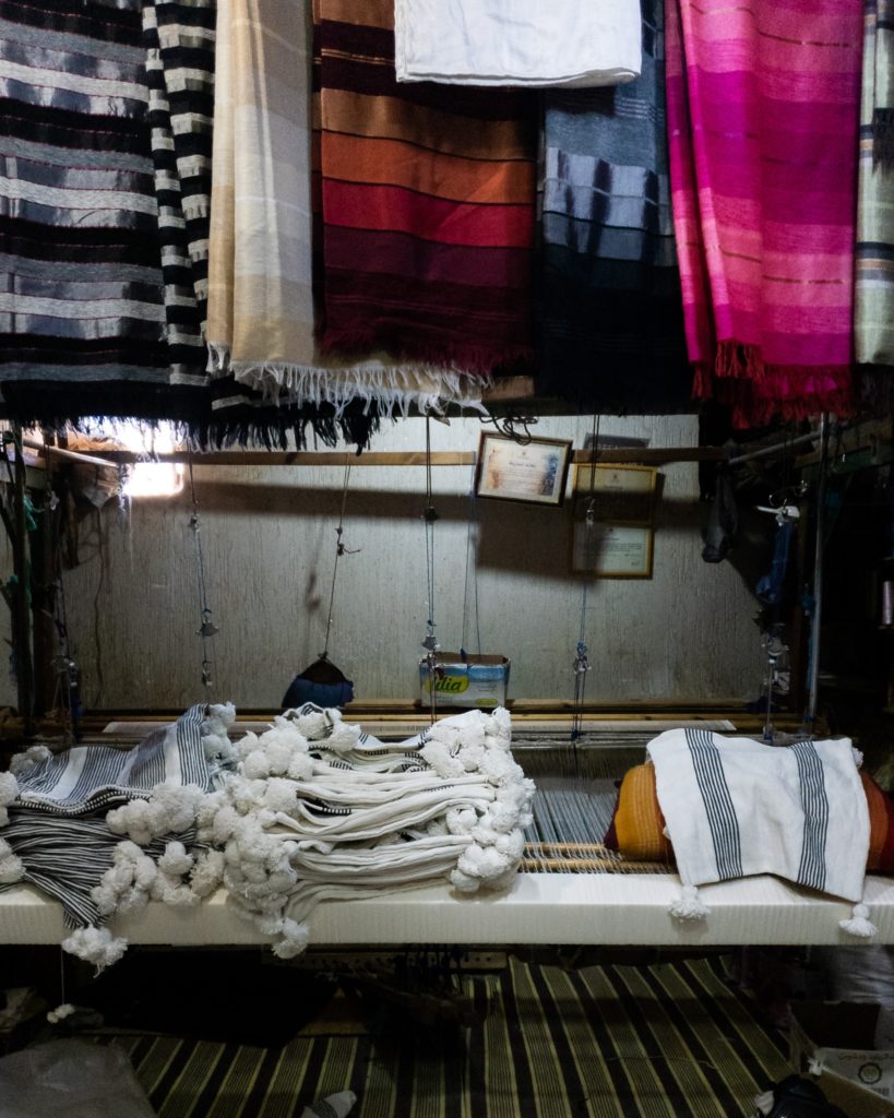 Weaving Moroccan cushions and blankets