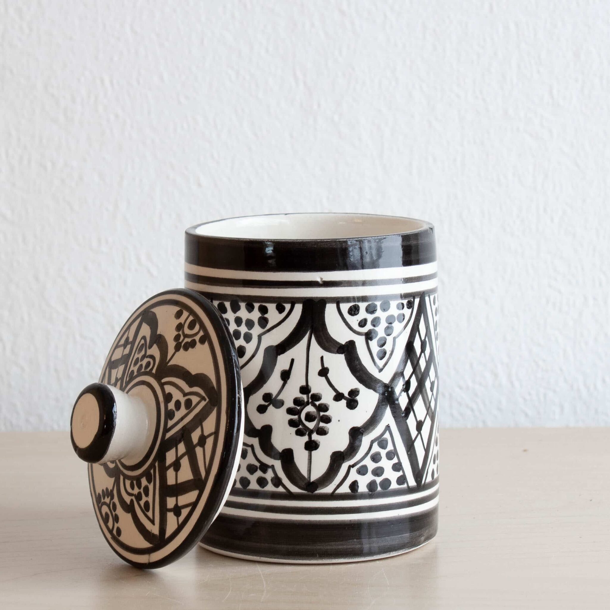 Marokkanische Schale SAFI in schwarz weiß Marokkanische Schale SAFI in schwarz weiß