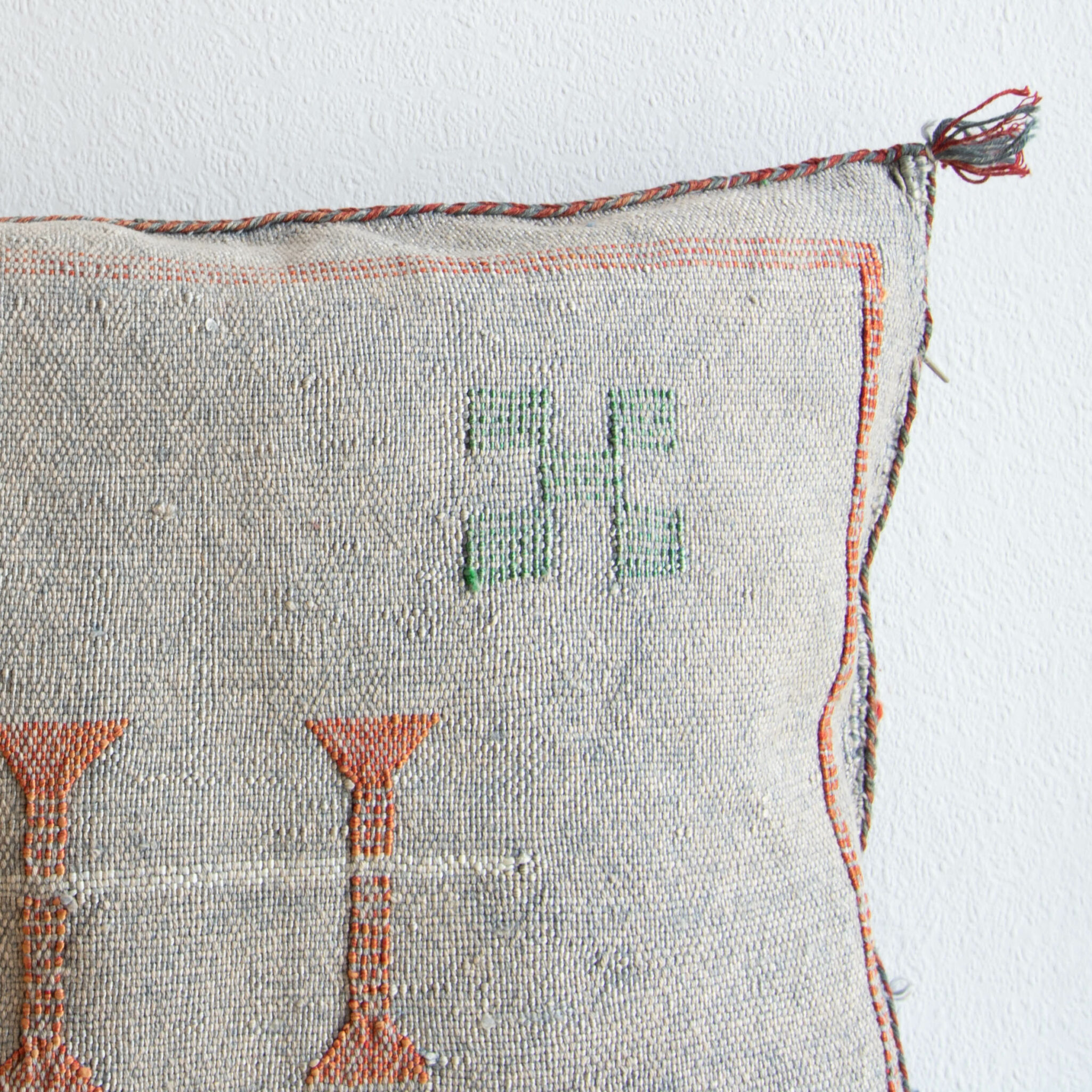 Sabra Kissen aus Kaktusseide grau Sabra Kissen aus Kaktusseide grau