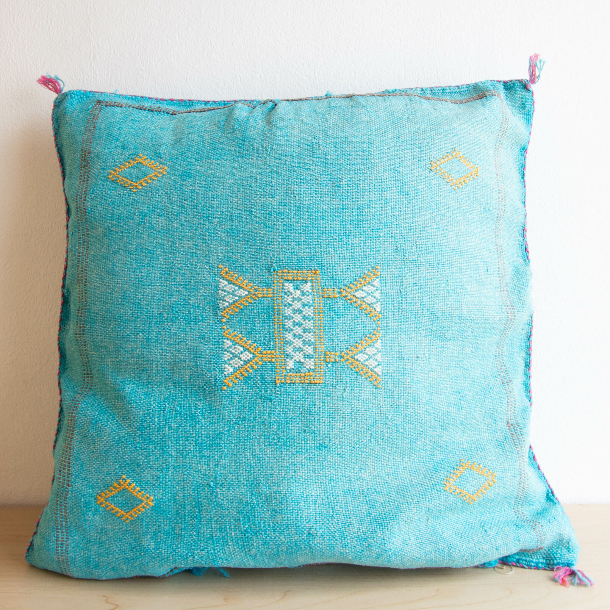 Sabra Kissen aus Kaktusseide türkis Sabra Kissen aus Kaktusseide türkis