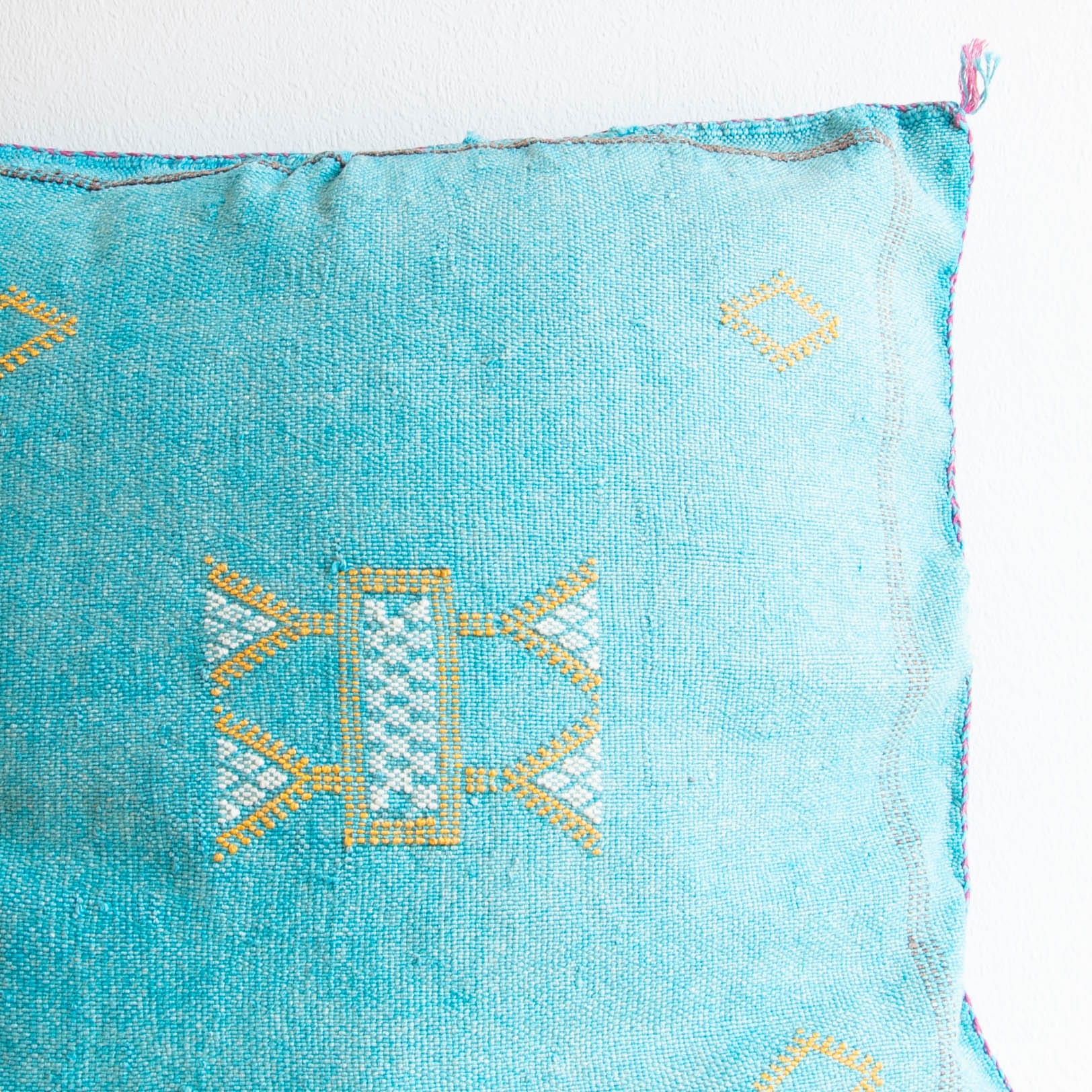 Sabra Kissen aus Kaktusseide türkis Sabra Kissen aus Kaktusseide türkis