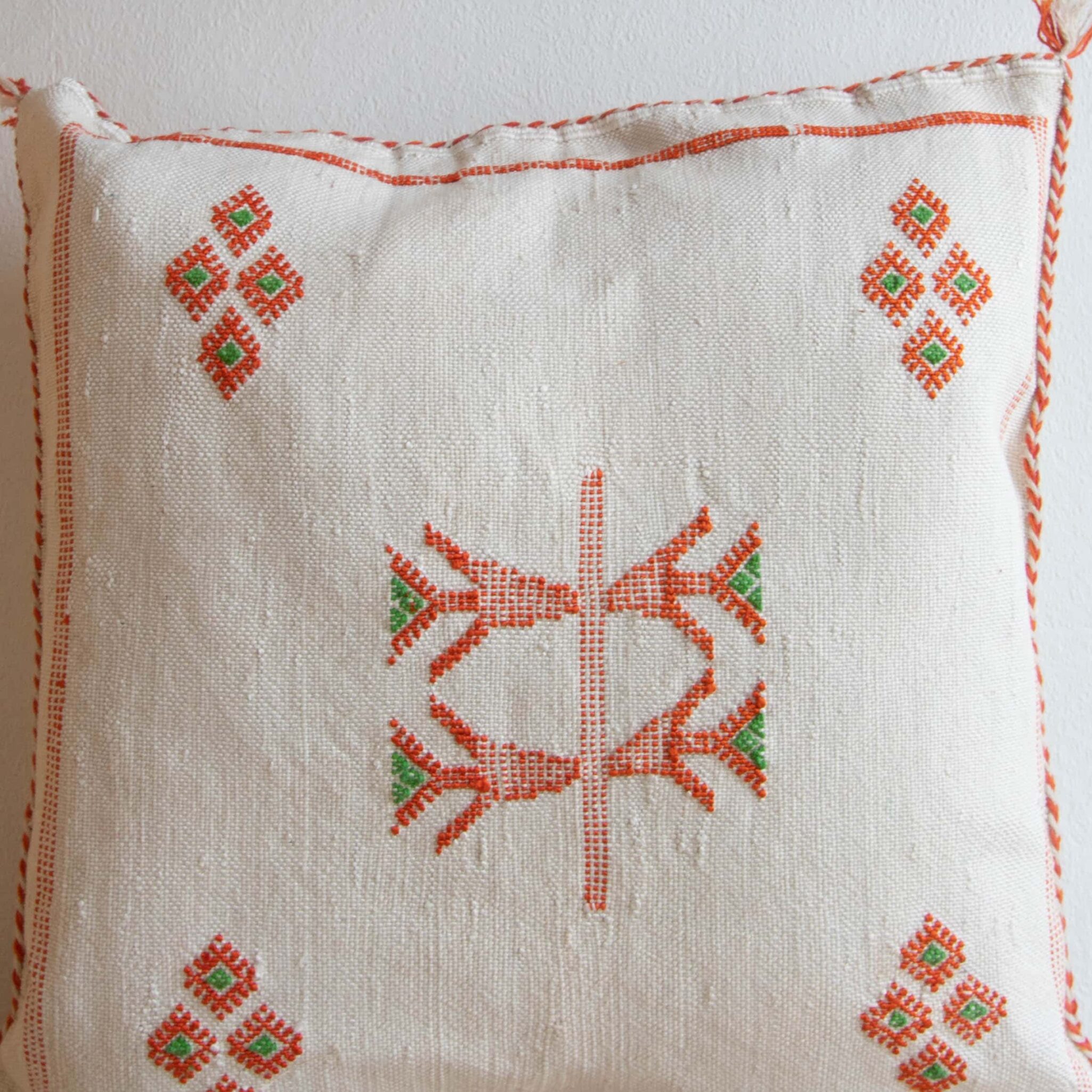 Sabra Kissen aus Kaktusseide weiß Sabra Kissen aus Kaktusseide weiß