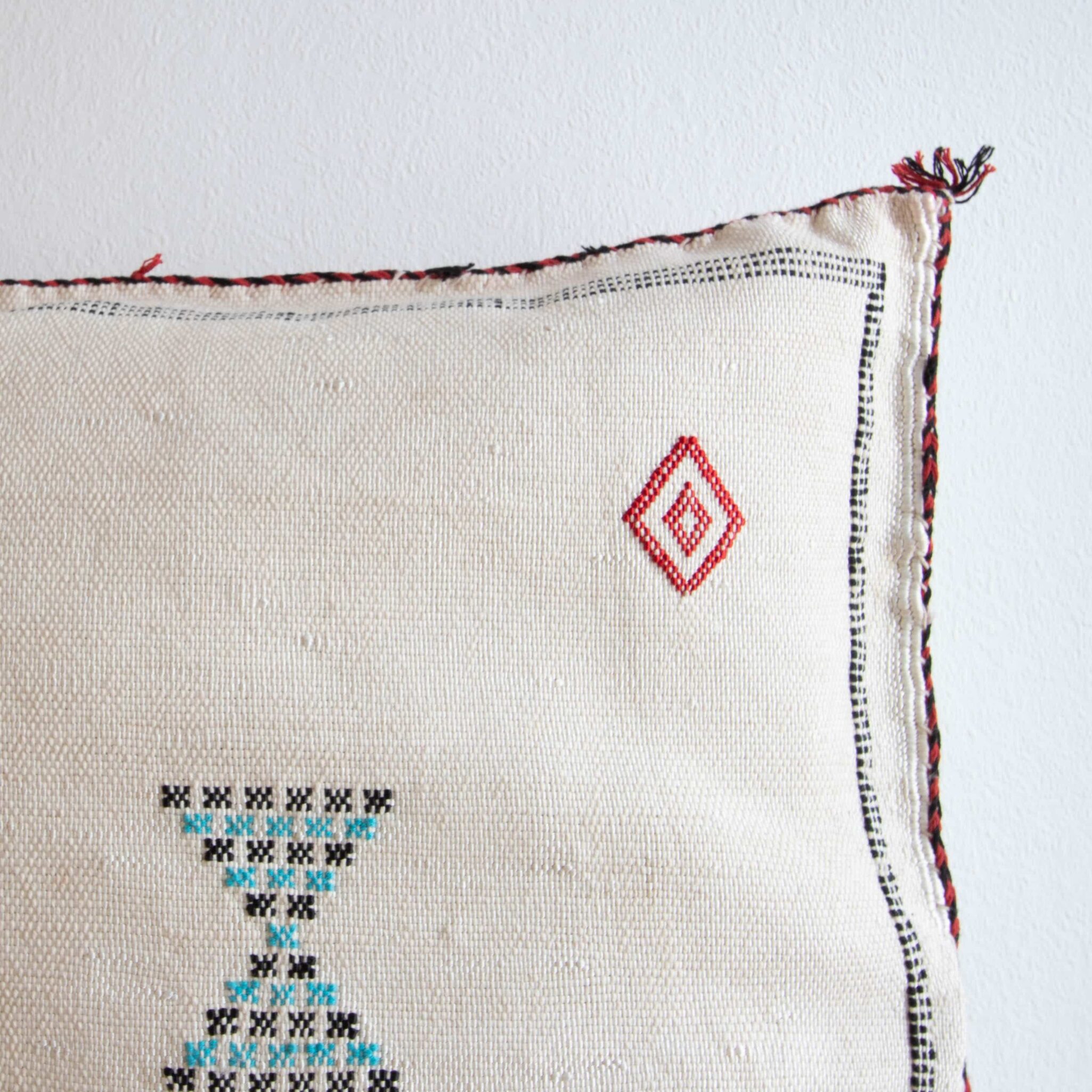 Sabra Kissen aus Kaktusseide weiß Sabra Kissen aus Kaktusseide weiß