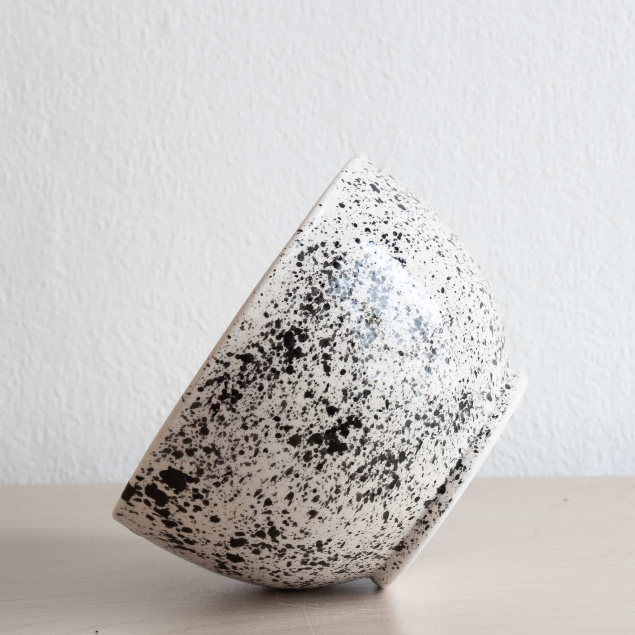 Gesprenktelte Schalen SPLASH in schwarz weiß Gesprenktelte Schalen SPLASH in schwarz weiß