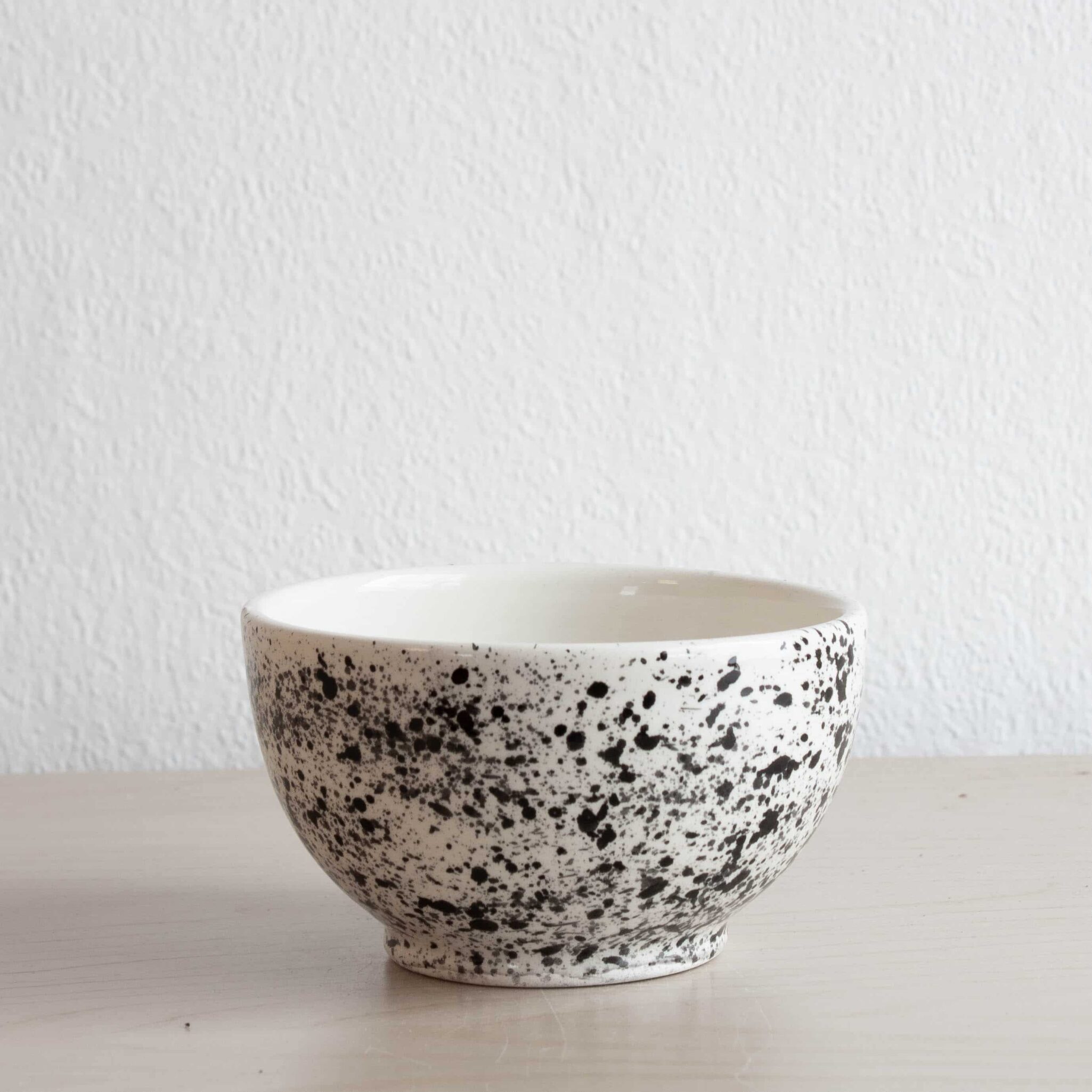 Gesprenktelte Schalen SPLASH in schwarz weiß Gesprenktelte Schalen SPLASH in schwarz weiß