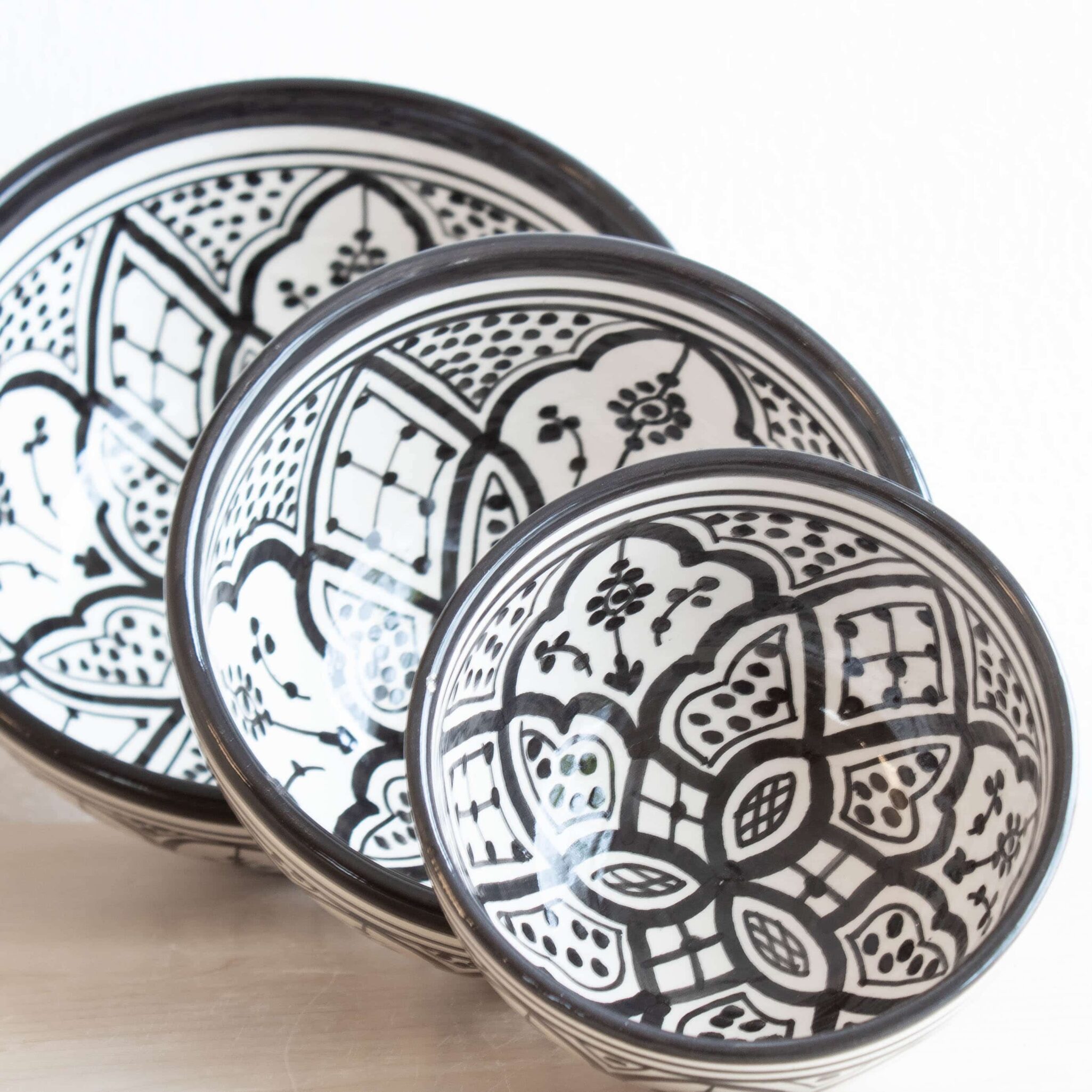 Marokkanische Schale SAFI in schwarz weiß Marokkanische Schale SAFI in schwarz weiß