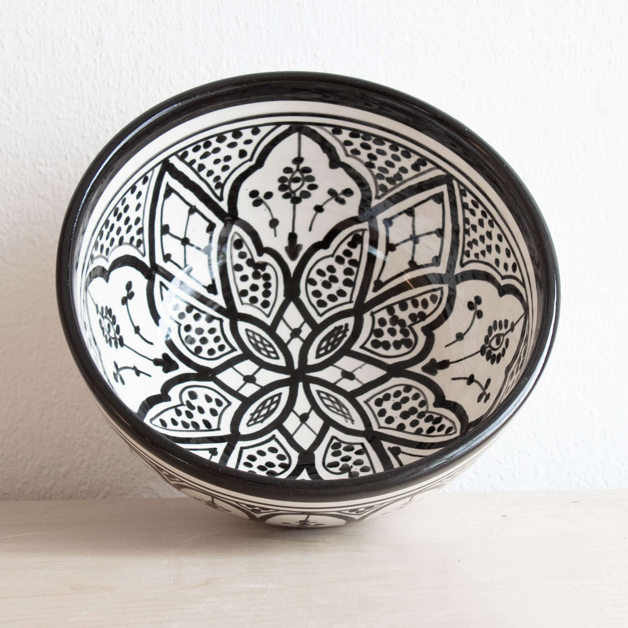 Marokkanische Schale SAFI in schwarz weiß Marokkanische Schale SAFI in schwarz weiß