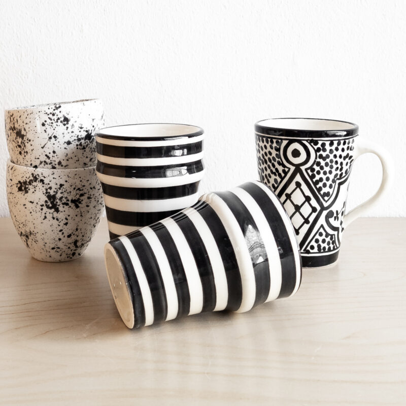 Schwarz-weiß gestreifte Becher STRIPE • Marokkanische Keramik