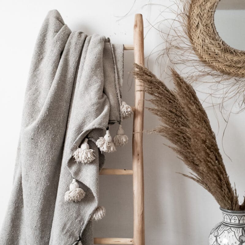 Beige Pompom Tagesdecke