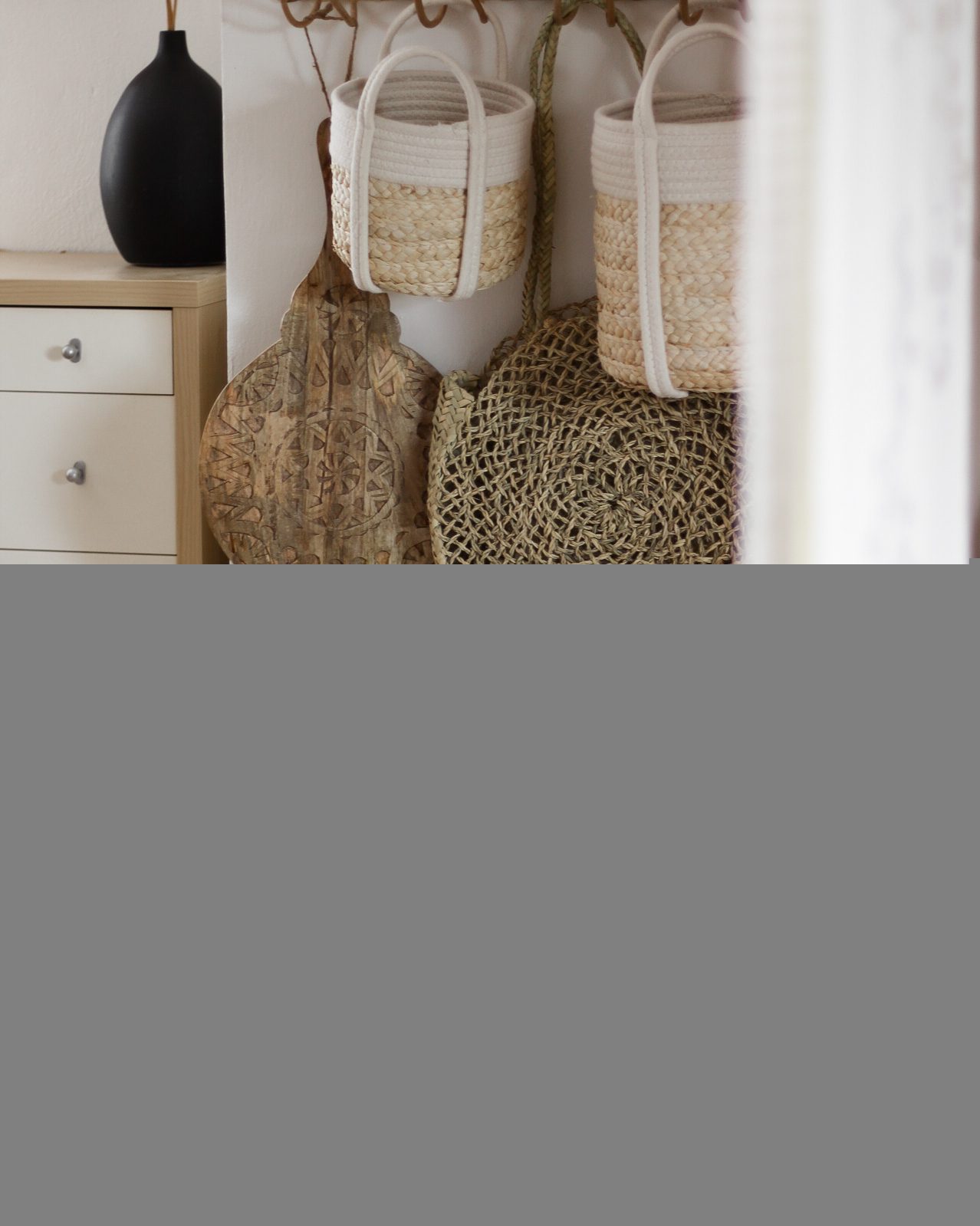 Rattan Garderobe mit Körben